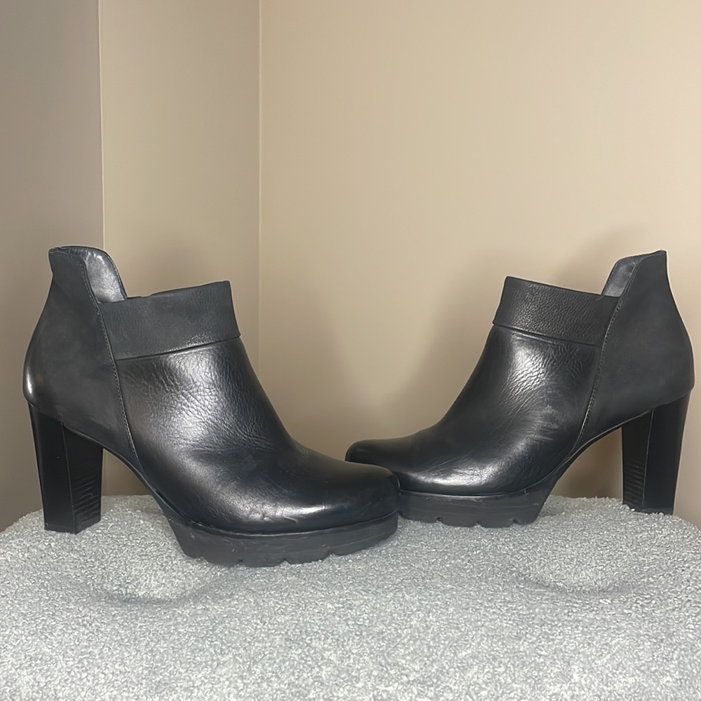Paul Green Sleek Black Leather Heeled Boots